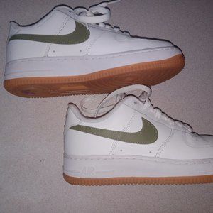 Nike air force 1 white with retro green swoosh size 6 like new amazing condition